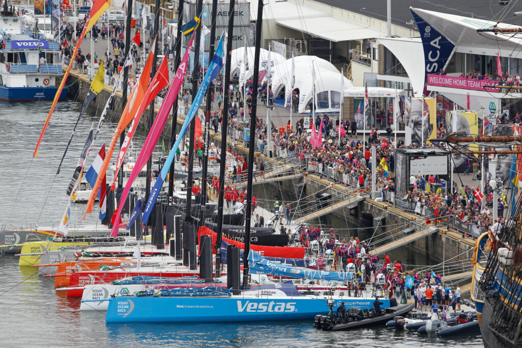 Volvo Ocean Race-i võitjaks tuli Abu Dhabi meeskond eesotsas kapten Ian Walkeriga
