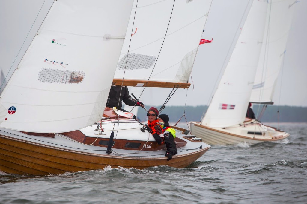 Spinnakeride kummudes purjetas Muhu Väina regatt Kihnust Haapsallu