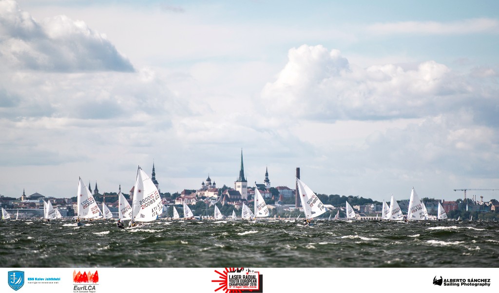 Laser Radial Noorte Euroopa Meistrivõistlustel saadi esimesed sõidud peetud teisel võistluspäeval