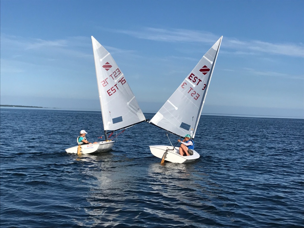 Eesti noormehed purjetasid Zoom8 paatidega üle Soome lahe