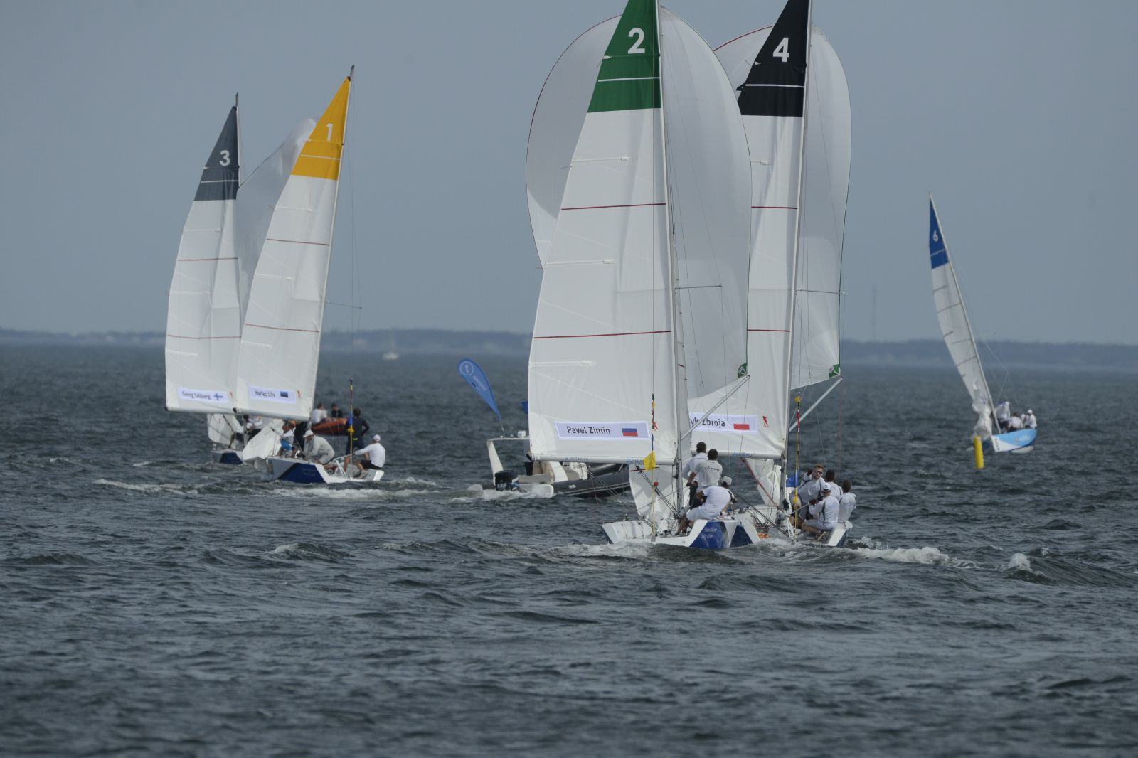 Puhangulne ja muutlik tuul kimbutas Match Race EMi avapäeva