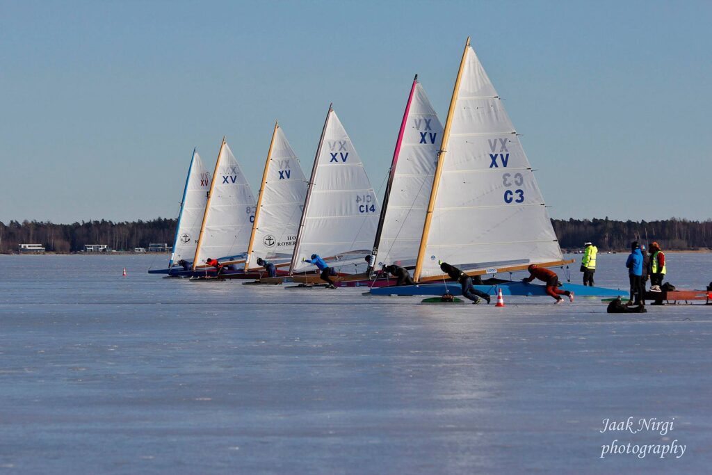 Kahemehe jääpurjekad alustavad Võrtsjärvel jahti Euroopa meistri tiitlile