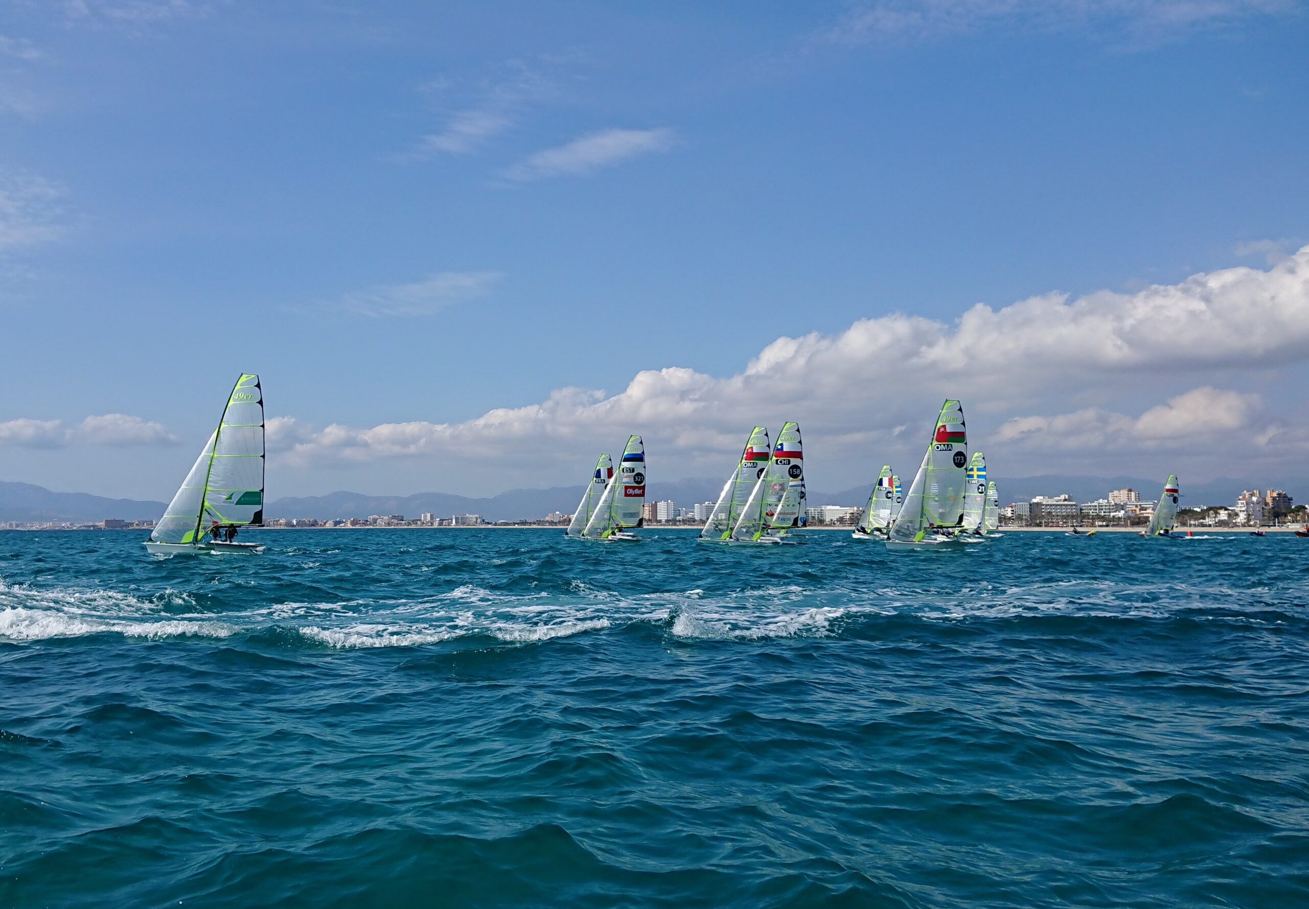 Algas maailma üks menukaimaid olümpiapurjetamise regatte. Rammo avapäeva teises sõidus kuues