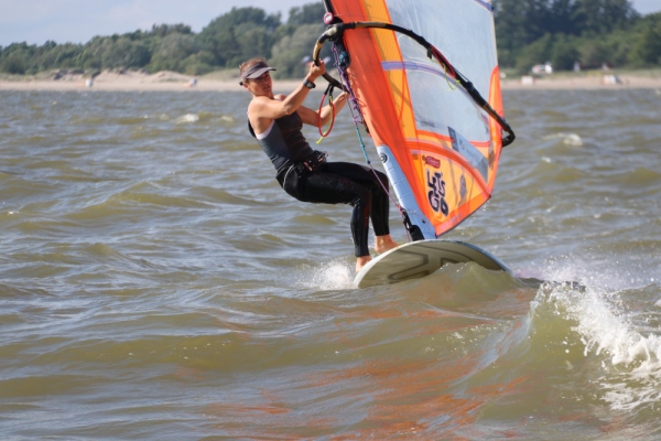 Sadakond surfarit alustas Pärnu lahel Baltic Cup Estonia võistlust