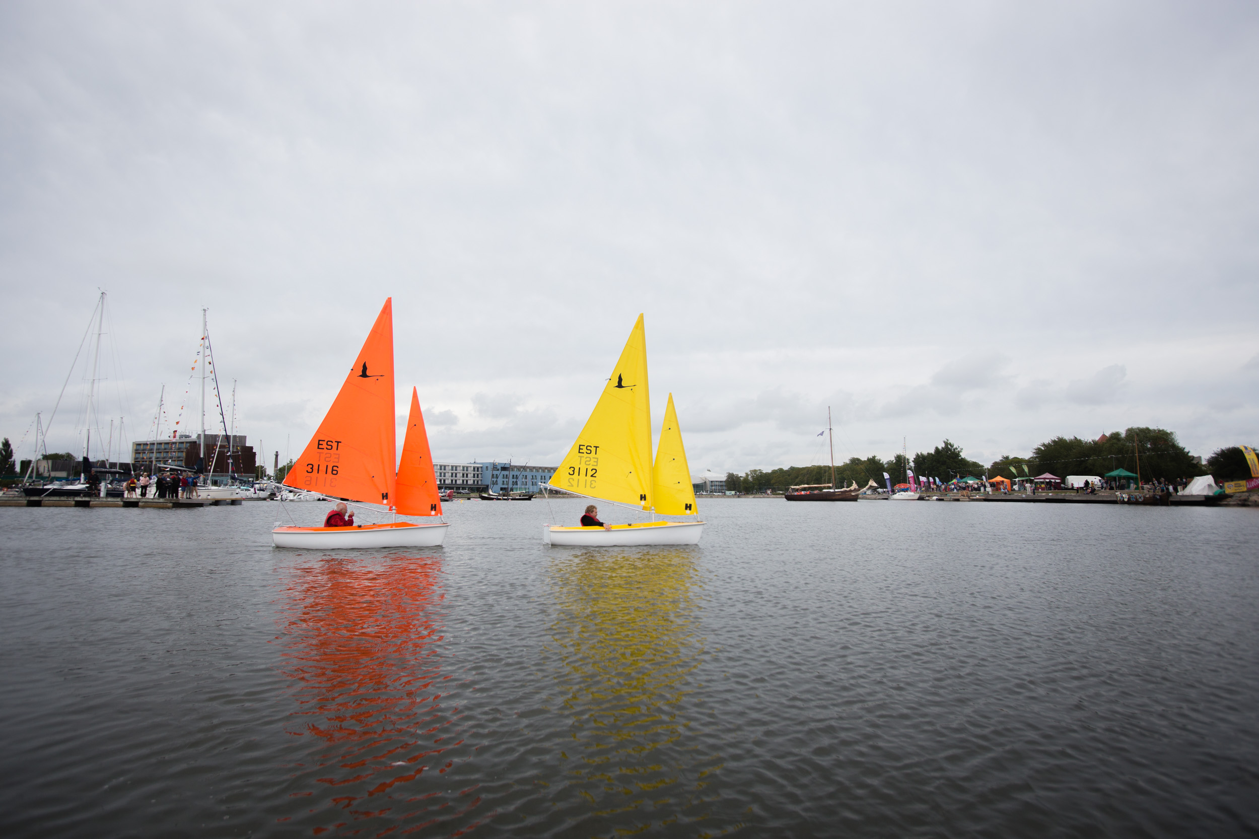 Kuressaare merepäevadel sõitis merd paarkümmend puuetega purjetajat
