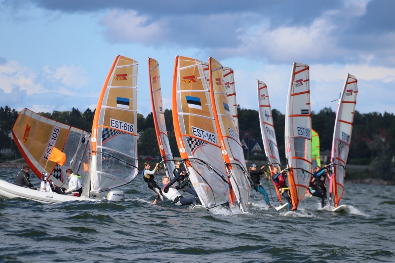 Purjelaudurid alustavad Garmin Purjetamise Eesti Meistrivõistluste sarja Pirita Surf regatil