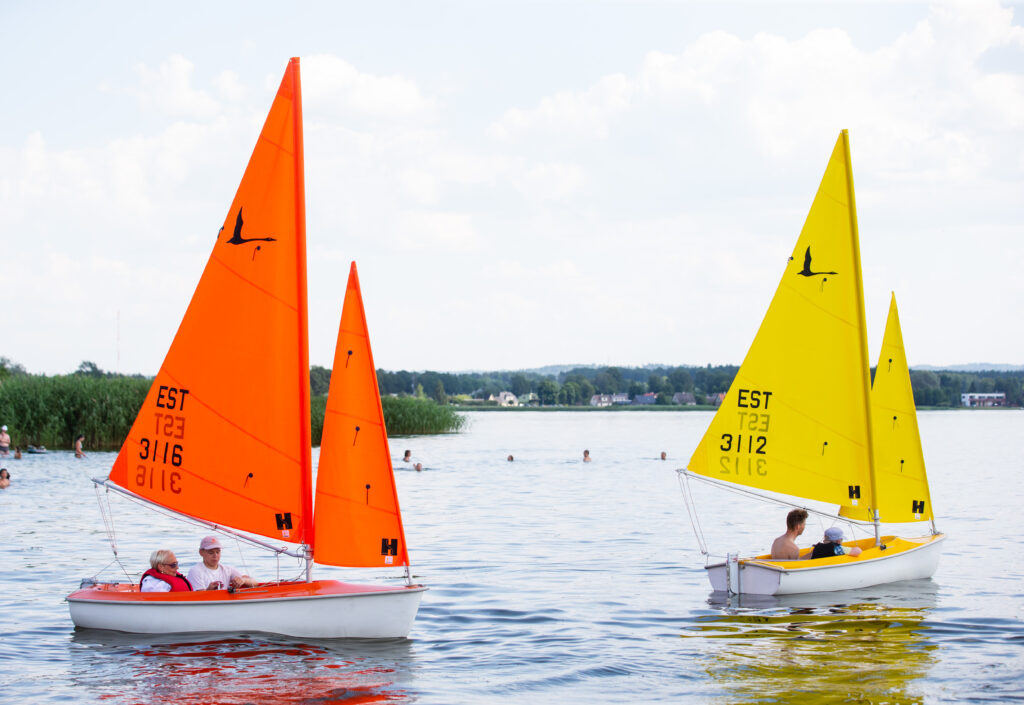 Erivajadustega ja katsumustes inimesed käisid Tamula järve peal tuult püüdmas