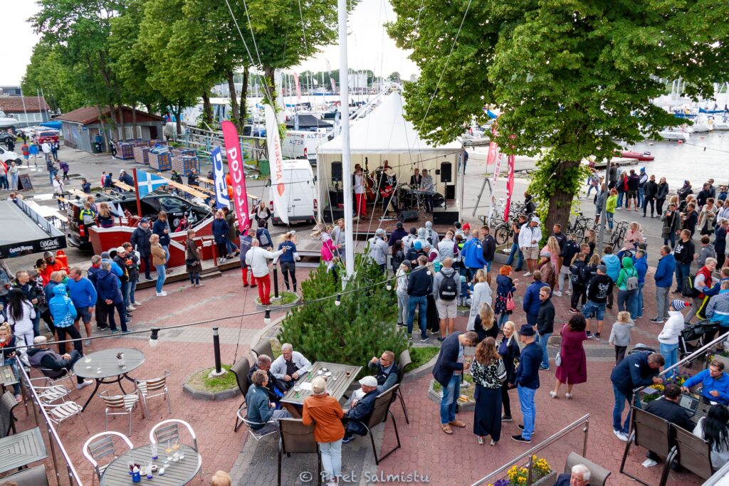 Tormituulte vaibudes avati Pärnus A. Le Coq 63. Muhu Väina regatt