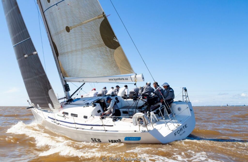 Pärnu kostitas A. Le Coq 63. Muhu Väina regati võistlejaid ideaalse purjetamisilmaga