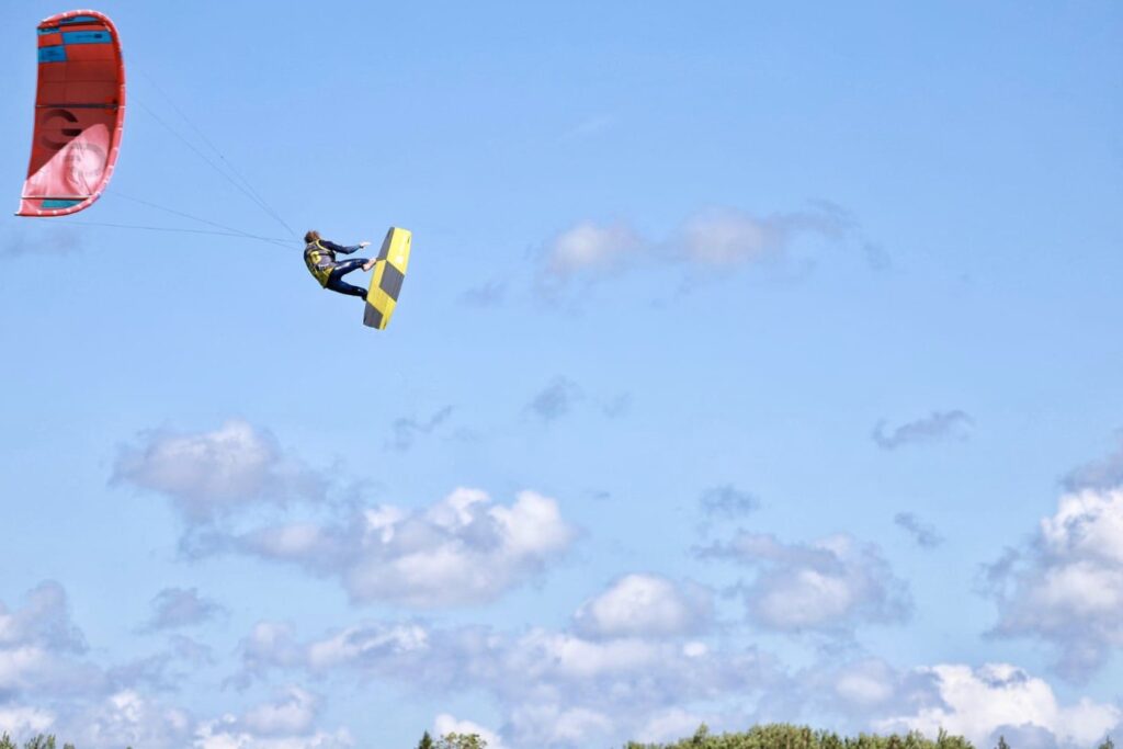 Lohesurfar Erik Iida osaleb esimese eestlasena Cold Hawaii Games lohesurfi võistlusel