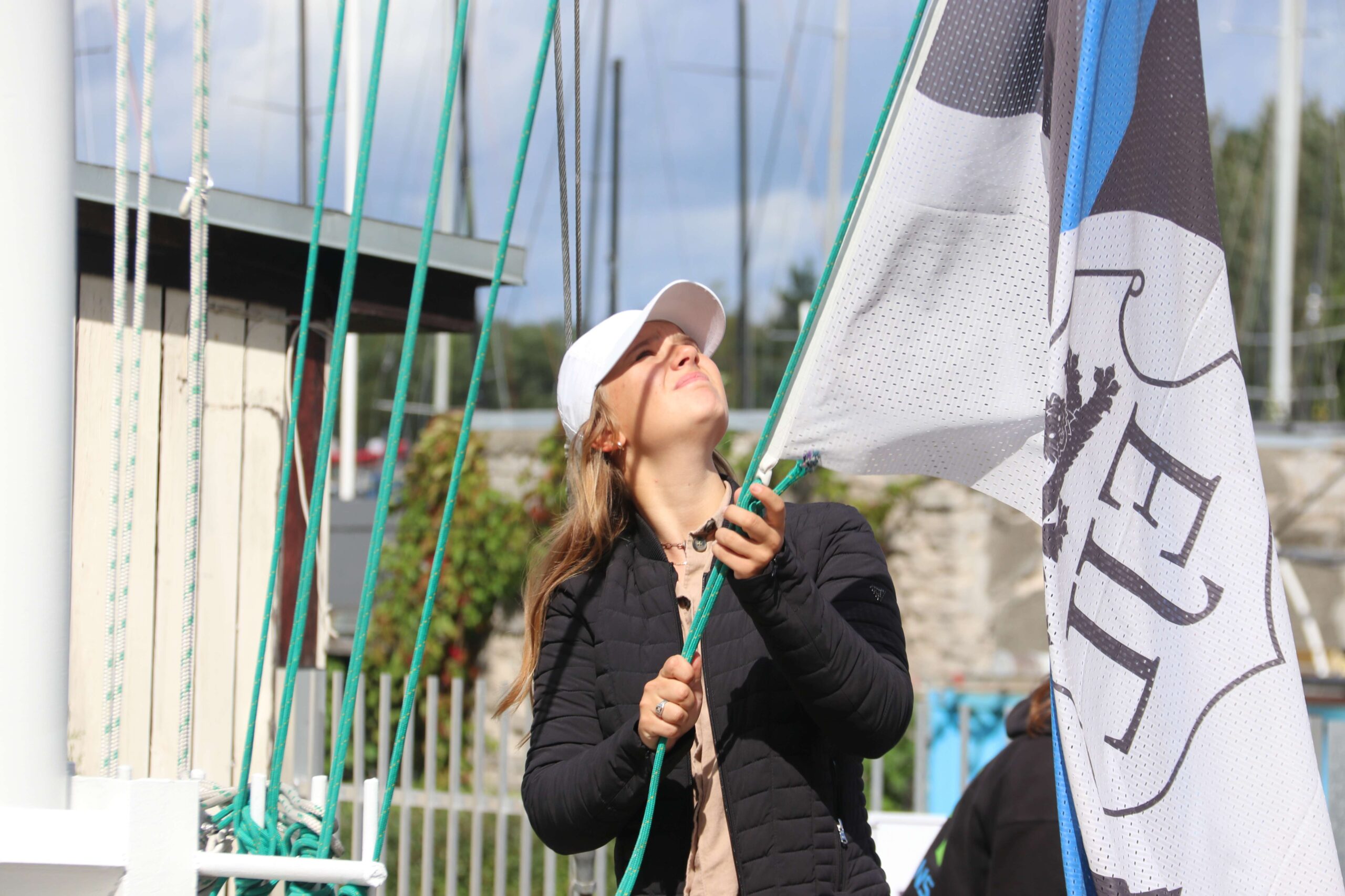 Eesti Meistrivõistlused noorte ühepaatidele algasid tormituules