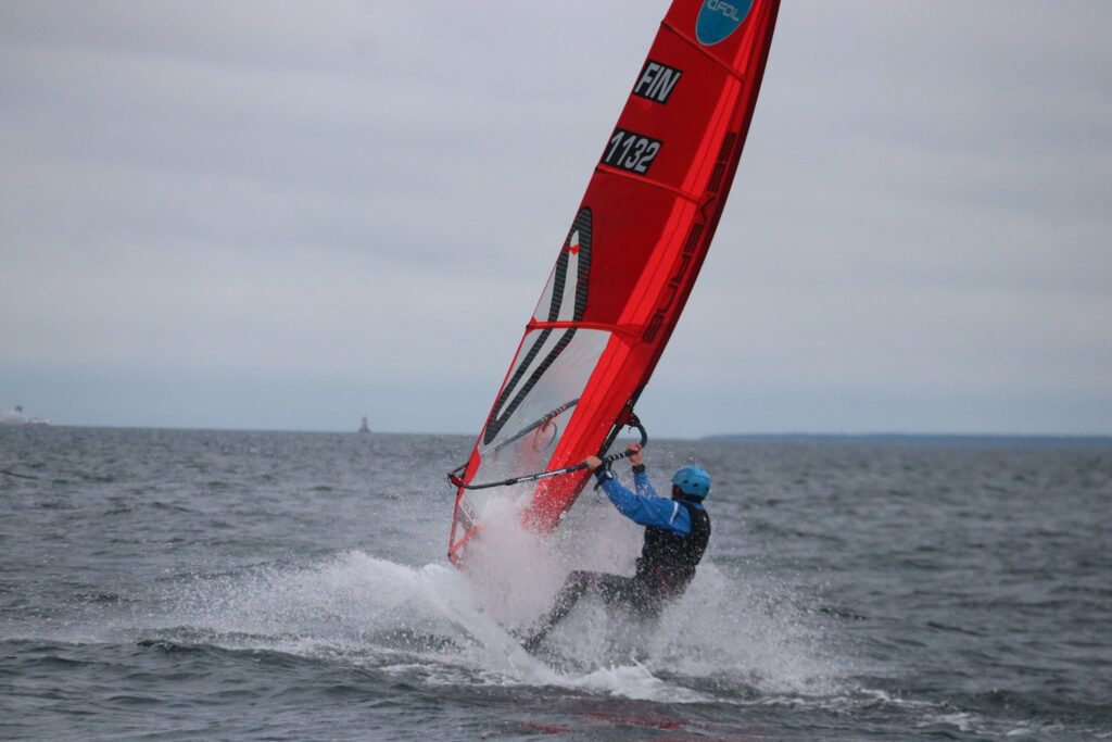 Eesti Meistrivõistluste teine päev sai alguse tormises sügisilmas