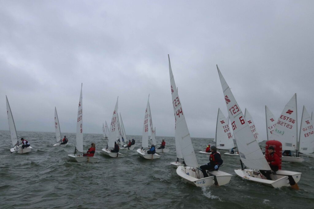 Pärnu Sügisregati viimane päev kostitas purjesportlasi tuulte ja vihmaga