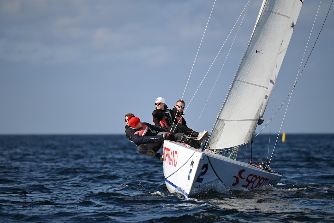 Eesti Purjetamise Liiga 3. etapil võidutsesid Eesti Jääpurjetamise Liidu kaks meeskonda ning wild cardi’ga osalemise saanud Zuxu Sailing Team võistkond