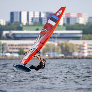Uue olümpiapurjelaua iQFOiL esimesed karikad võtsid Puusta ja Roolaht