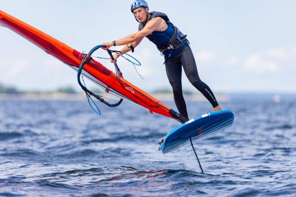 Garmin Purjetamise Võistlussari – Noblessner Cup I etapp- tuul mängib vingerpussi.