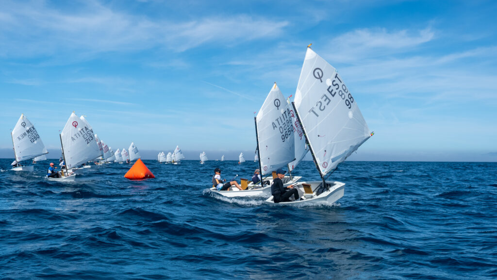Oktoobri lõpus toimusid Tangieris Maroko meistrivõistlused Optimist-klassis, samas paigas, kus peetakse ka 2026. aasta Optimist-klassi maailmameistrivõistlused.
