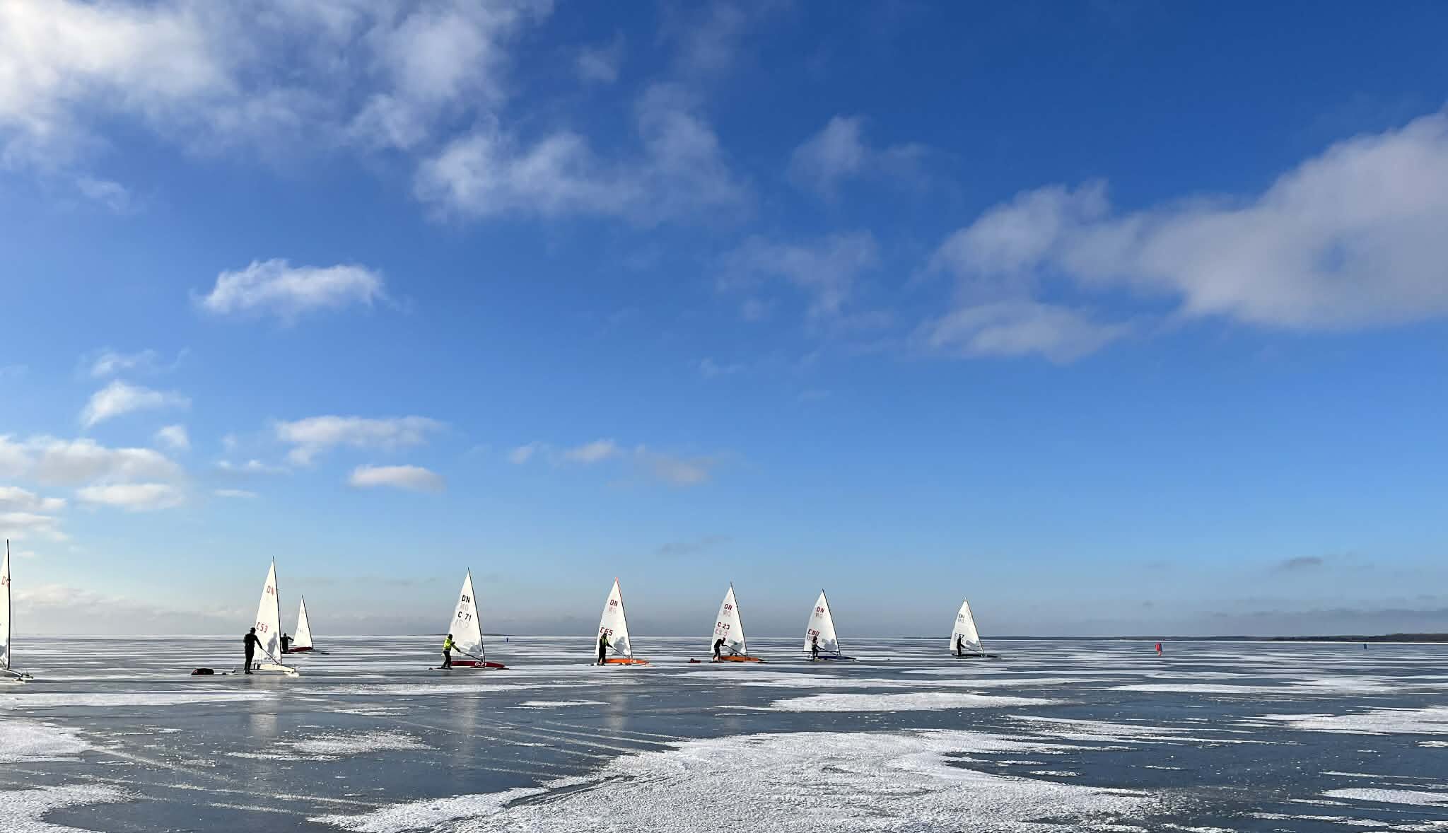Eesti meistrivõistlused jääpurjetamises algasid täna Saaremaal, Ariste lahel