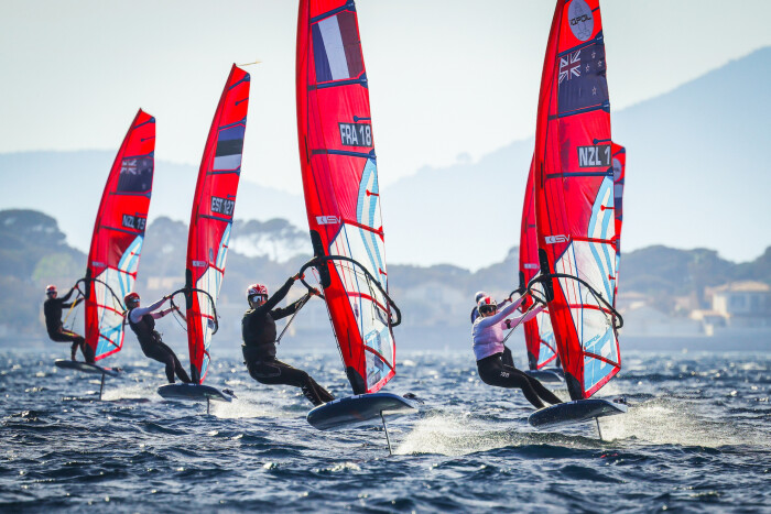 Millend tõusis Grand Slamil seitsmendaks, Helenid jätkavad esikuuikus